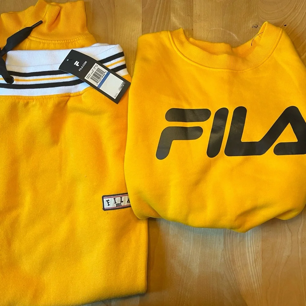 FILA Men's Bright Yellow Crewneck Sweater - Picture 1 of 5
